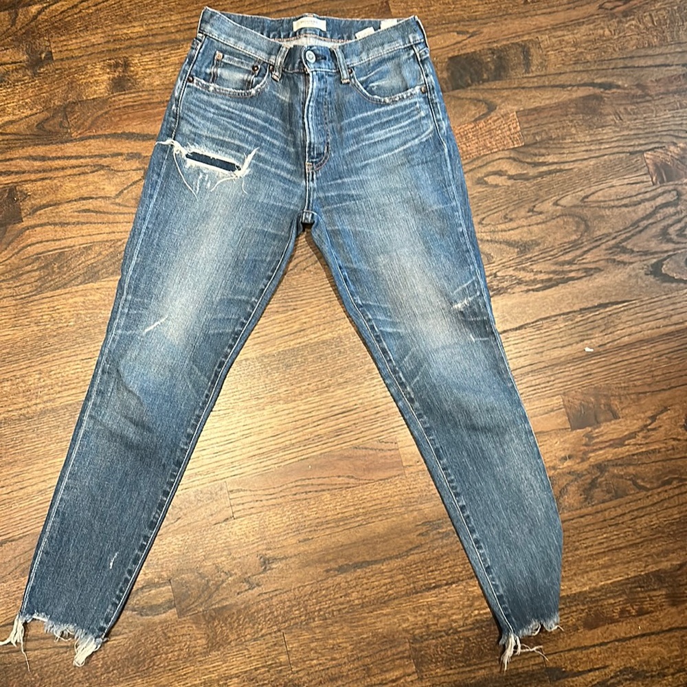 Moussy size 28 vintage, distressed jeans.